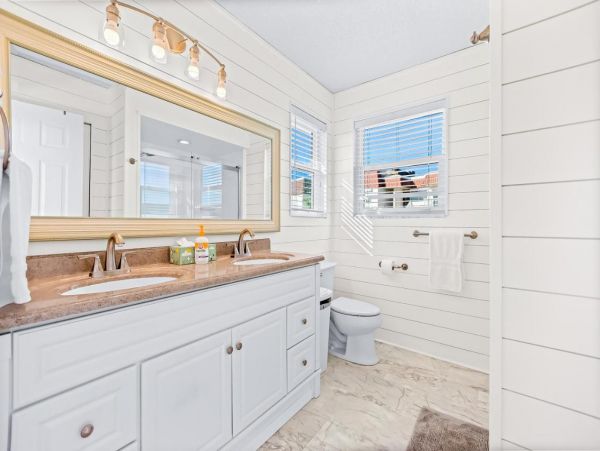 Beach-View Condo with 3 Bedrooms in Belleair Beach
