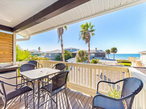 Beach-View Condo with 3 Bedrooms in Belleair Beach