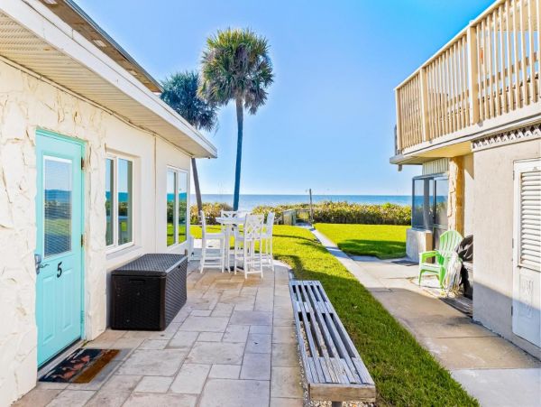 Beach-View Condo with 3 Bedrooms in Belleair Beach