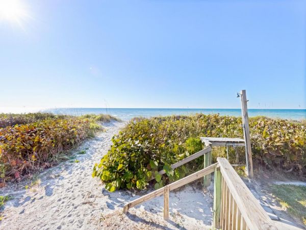Beach-View Condo with 3 Bedrooms in Belleair Beach