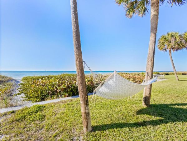 Beach-View Condo with 3 Bedrooms in Belleair Beach