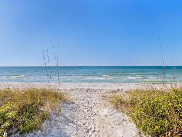 Beach-View Condo with 3 Bedrooms in Belleair Beach