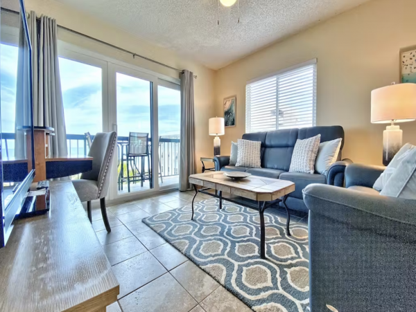 Beachside Charmer Vacation Condo with 3 Bedrooms
