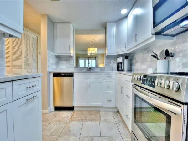Beachside Charmer Vacation Condo with 3 Bedrooms