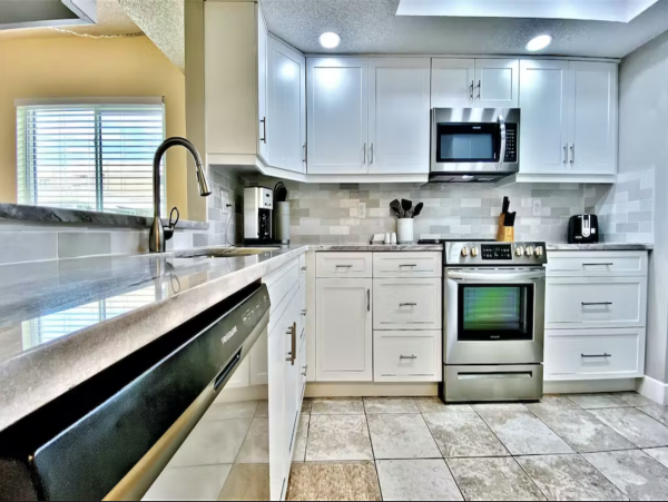 Beachside Charmer Vacation Condo with 3 Bedrooms