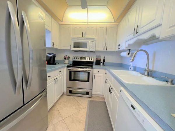 One Bedroom Siesta Key Vacation Condo Short Walk to Beach