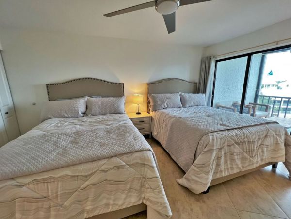 One Bedroom Siesta Key Vacation Condo Short Walk to Beach
