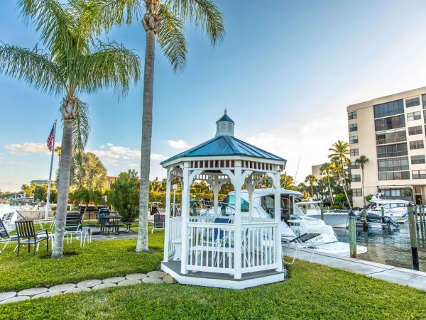One Bedroom Siesta Key Vacation Condo Short Walk to Beach