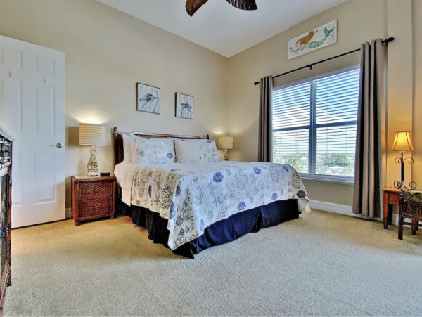 Lovely Lanai & Water Views Maderia Beach Rental