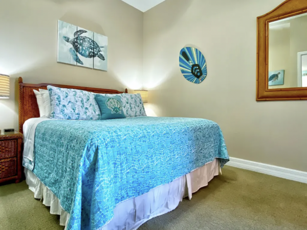 Lovely Lanai & Water Views Maderia Beach Rental