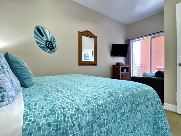 Lovely Lanai & Water Views Maderia Beach Rental