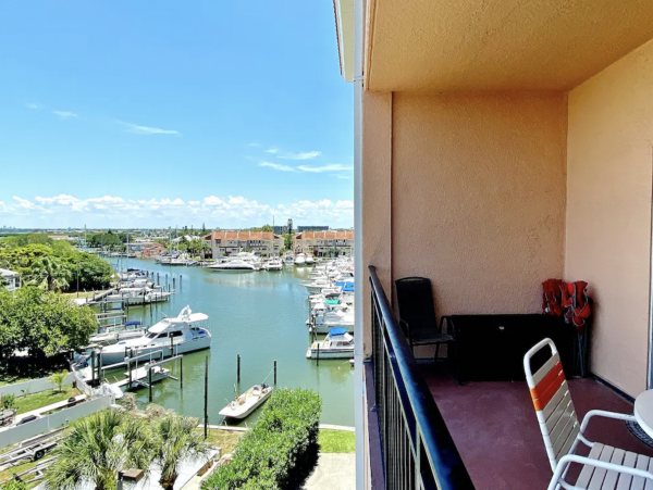 Lovely Lanai & Water Views Maderia Beach Rental