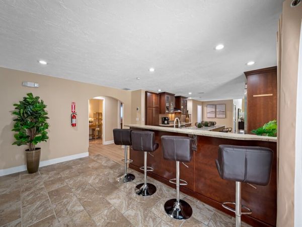 Largo Vacation Home Eight Bedroom with Fantastic Outdoors