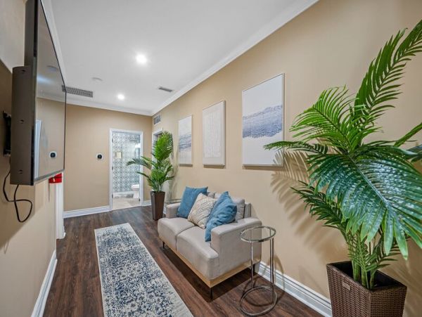 Largo Vacation Home Eight Bedroom with Fantastic Outdoors
