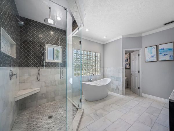 Largo Vacation Home Eight Bedroom with Fantastic Outdoors