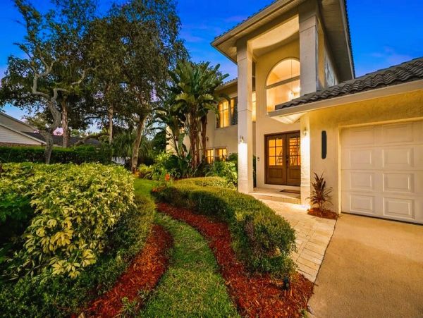 Largo Vacation Home Eight Bedroom with Fantastic Outdoors