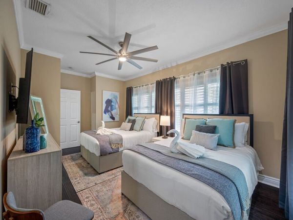Largo Vacation Home Eight Bedroom with Fantastic Outdoors