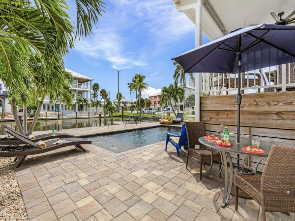 Fort Myer Vacation Pool Home Three Bedrooms Walk To Beach