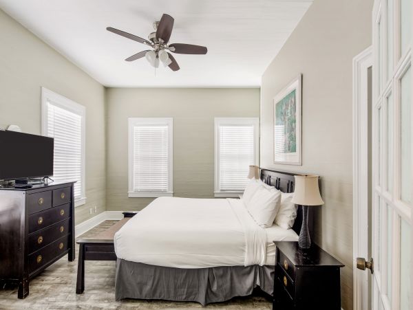 2 Lofts in Downtown Key West 4 Bedroom, Kitchen & Balcony