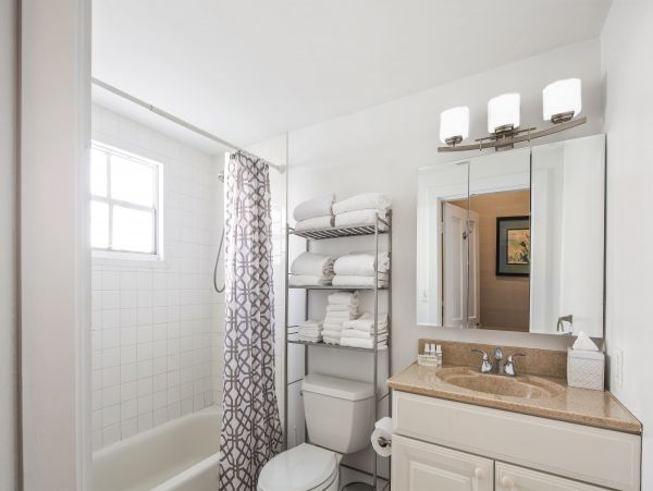 2 Lofts in Downtown Key West 4 Bedroom, Kitchen & Balcony