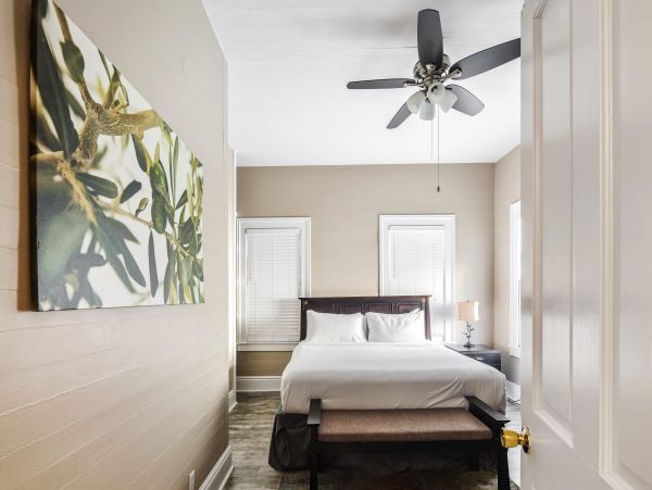2 Lofts in Downtown Key West 4 Bedroom, Kitchen & Balcony