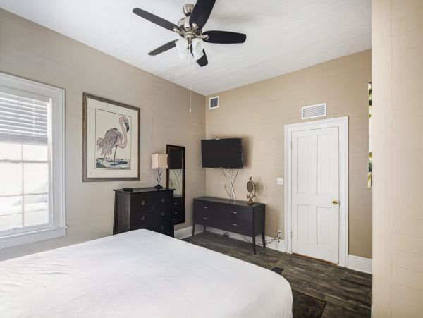 2 Lofts in Downtown Key West 4 Bedroom, Kitchen & Balcony