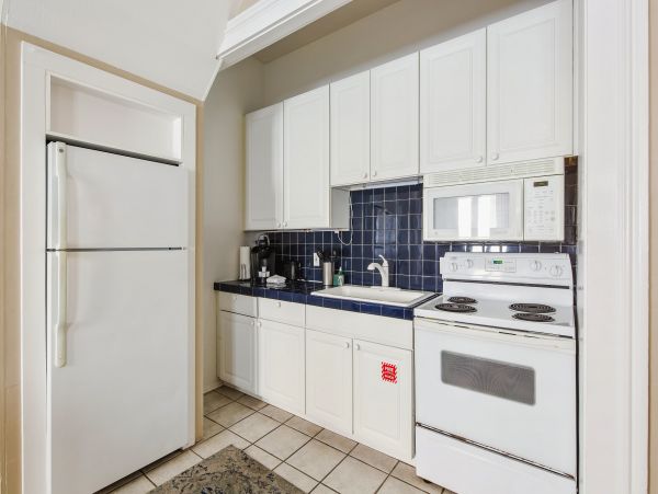 2 Lofts in Downtown Key West 4 Bedroom, Kitchen & Balcony