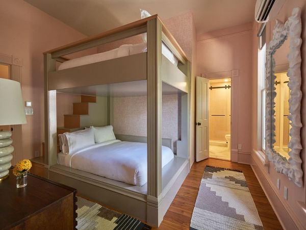 Key West Six Bedroom Vacation Retreat Sleeps 16
