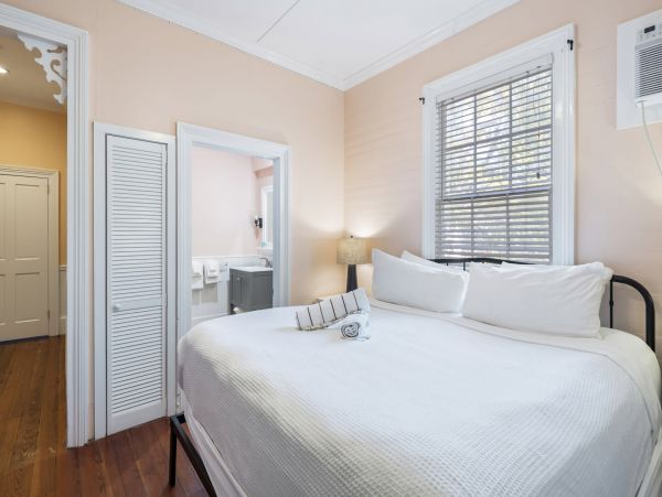 Beautiful Key West Vacation Pool Home Sleeps 19 Guests