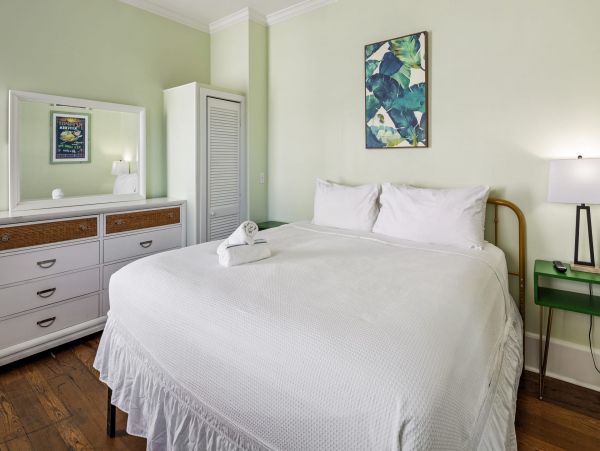 Beautiful Key West Vacation Pool Home Sleeps 19 Guests