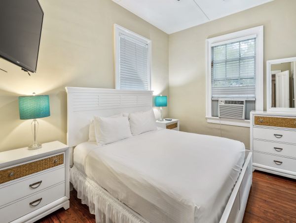 Beautiful Key West Vacation Pool Home Sleeps 19 Guests