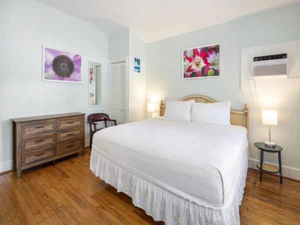 Beautiful Key West Vacation Pool Home Sleeps 19 Guests