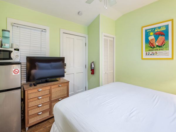 Beautiful Key West Vacation Pool Home Sleeps 19 Guests