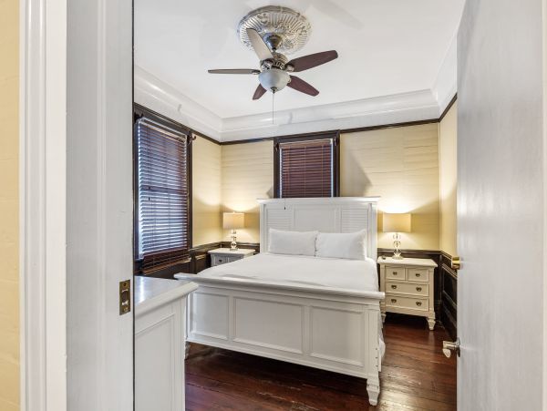 Beautiful Key West Vacation Pool Home Sleeps 19 Guests