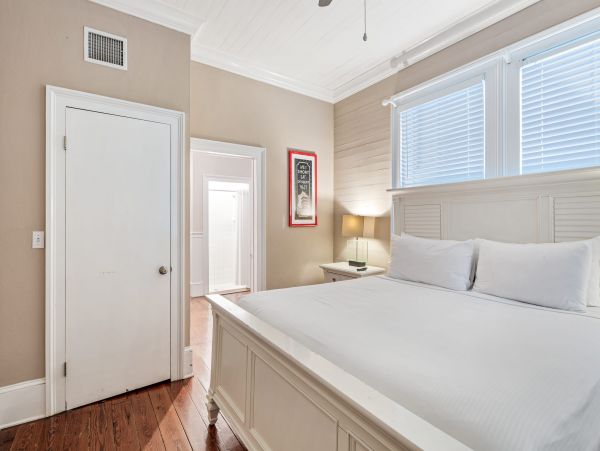 Beautiful Key West Vacation Pool Home Sleeps 19 Guests