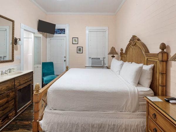 Charming 9 Bedroom Vacation Home in Key West