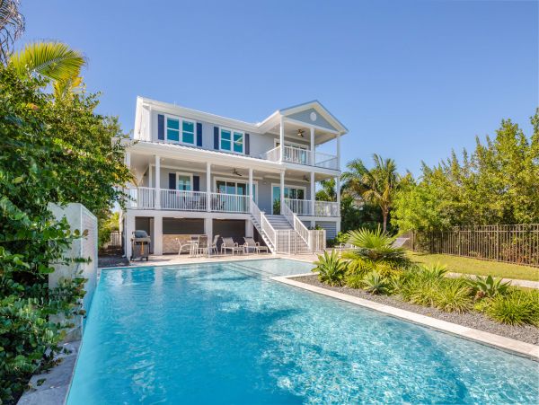 Contemporary Waterfront 4 Bedroom Vacation Rental
