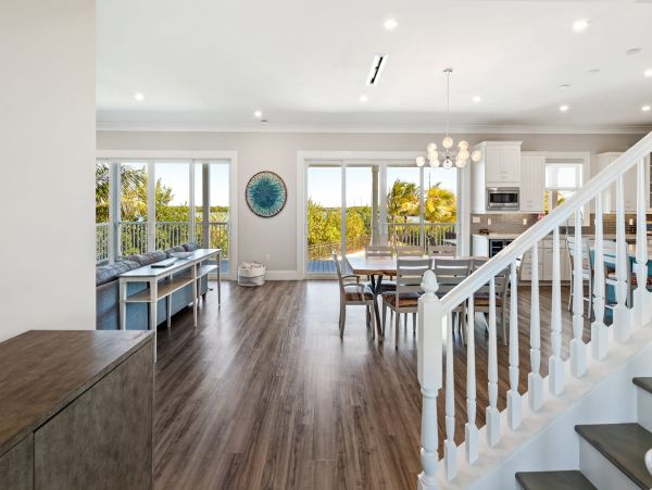 Contemporary Waterfront 4 Bedroom Vacation Rental
