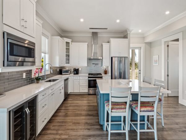 Contemporary Waterfront 4 Bedroom Vacation Rental