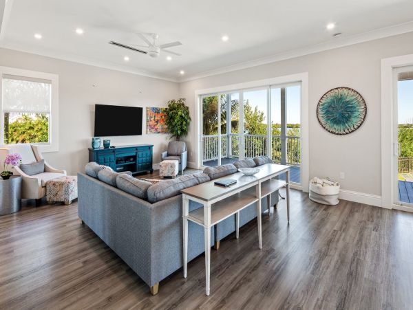 Contemporary Waterfront 4 Bedroom Vacation Rental