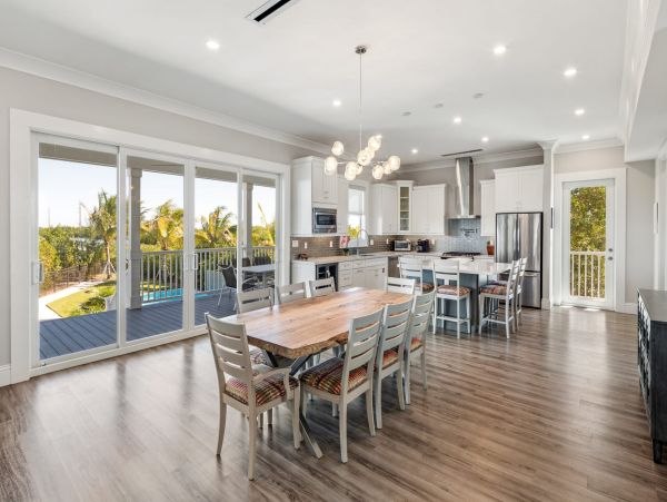 Contemporary Waterfront 4 Bedroom Vacation Rental