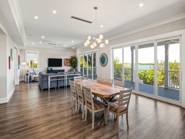 Contemporary Waterfront 4 Bedroom Vacation Rental