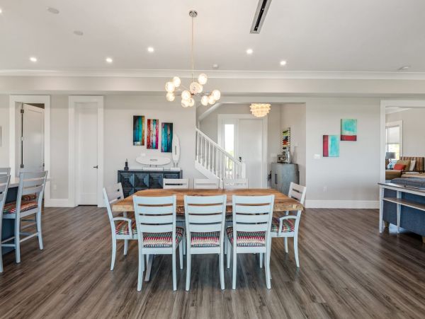 Contemporary Waterfront 4 Bedroom Vacation Rental