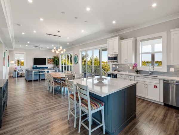 Contemporary Waterfront 4 Bedroom Vacation Rental