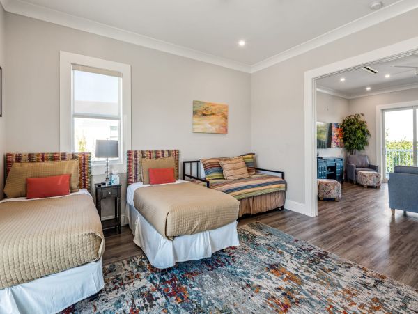 Contemporary Waterfront 4 Bedroom Vacation Rental