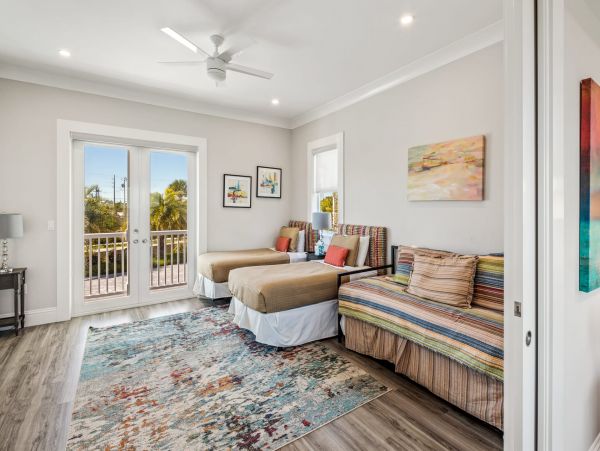 Contemporary Waterfront 4 Bedroom Vacation Rental