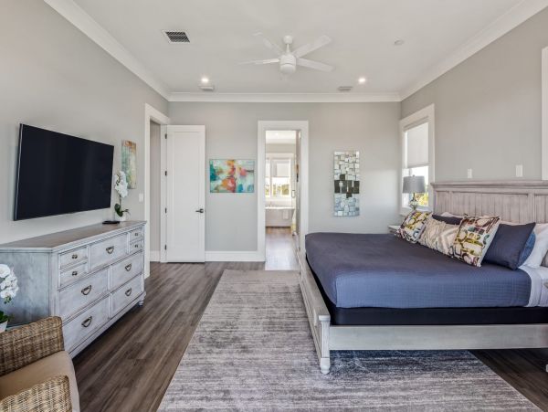 Contemporary Waterfront 4 Bedroom Vacation Rental