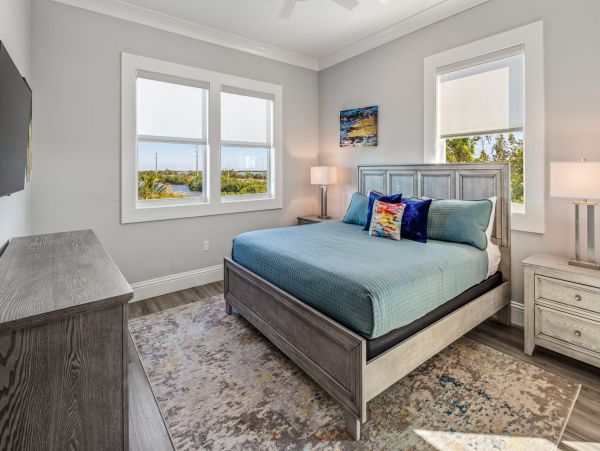 Contemporary Waterfront 4 Bedroom Vacation Rental