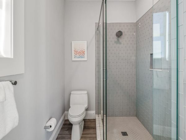 Contemporary Waterfront 4 Bedroom Vacation Rental