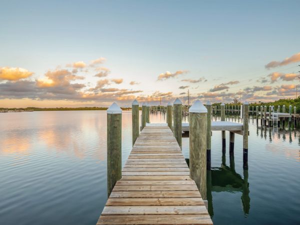 Contemporary Waterfront 4 Bedroom Vacation Rental